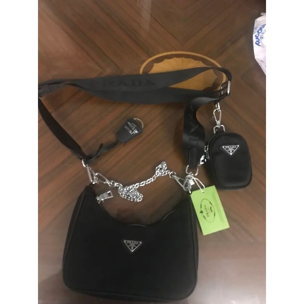 近全新 PRADA 肩背包 贈品 mercari 日本直送 二手