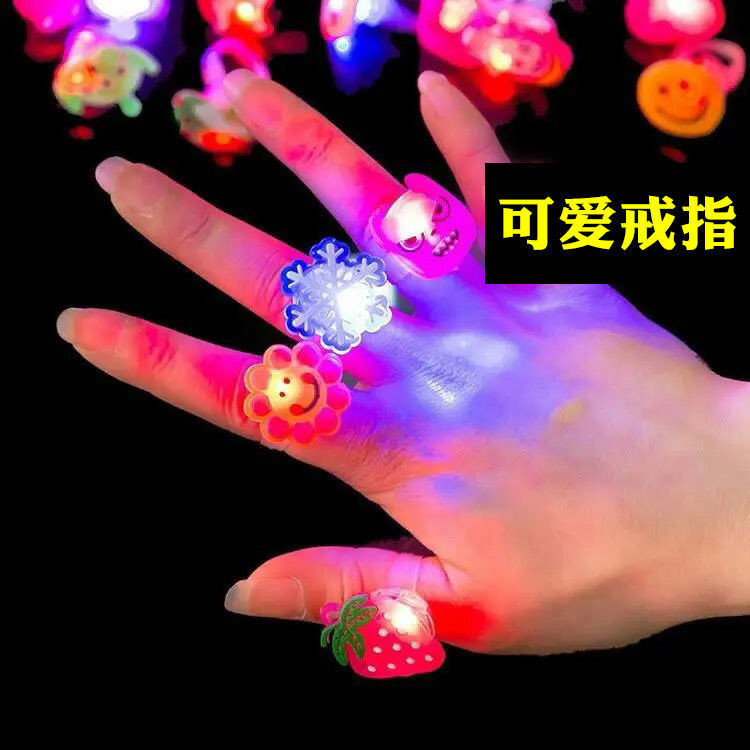 【台灣熱賣】發光戒指 發光玩具 聖誕節禮品 LED閃光手指燈 可愛卡通節日裝飾