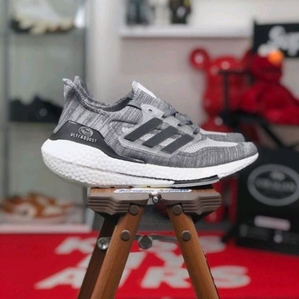 Ad Ultraboost 21“純灰色”