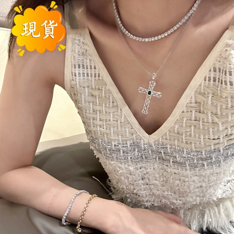（免運、𤣩見貨）🔥日韓來台好物🔥隆隆金珠寶 歐美新款S925銀法式復古風3*5mm仿真祖母綠十字架吊墜💕