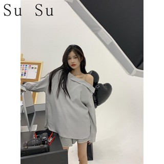 【Su Su】甜係辣妹條紋長袖襯衫 性感露背女裝 斜肩鎖骨鏈條 別緻設計感 防曬襯衣 女生襯衫 吊帶上衣 性感 百搭 女