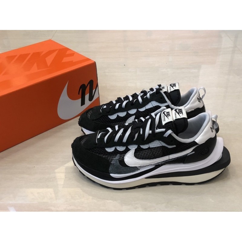 特價 Sacai x Nike Vaporwaffle 黑白 結構鞋 黑 黑灰 雙勾 耐吉跑鞋 CV1363-001