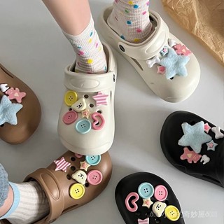 【臺灣出貨】高顔值diy踩屎感防滑包頭厚底拖鞋女夏外穿2025eva軟底卡通洞洞鞋大碼女裝 胖妹妹 大尺碼