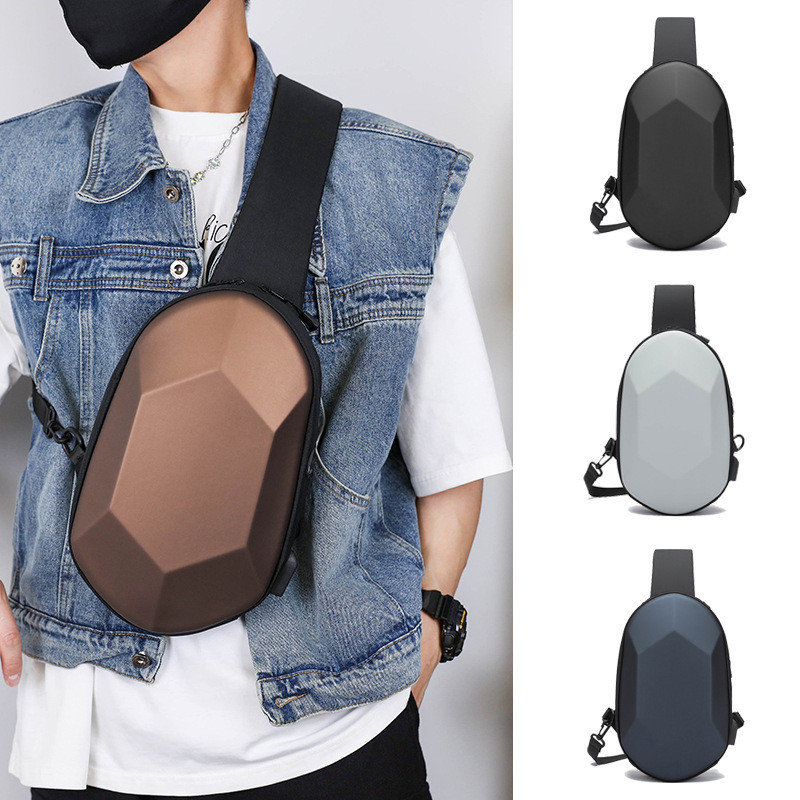 男士胸包 機車包USB充電背包硬殼胸包 防潑水斜跨胸包通勤小背包防水包
