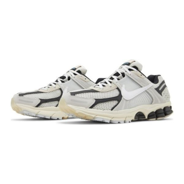 全新 Air Zoom Vomero 5“超音速”FN7649-110