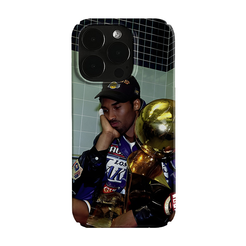 科比籃球復古藝術潮流小眾適用高級感卡通iPhone14pro+蘋果15promax菲林手機殼新款13/12小米14