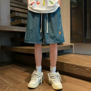 【HOT 本舖】男裝 冰絲速幹短褲男款夏季青少年美式潮牌刺繡多巴胺外穿休閒五分褲子