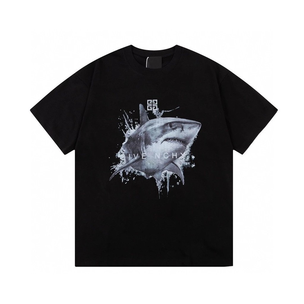 GIVENCHY 紀梵希 鯊魚噴墨印花
標識精緻升級，靈感源自八十年代復古
原版材質   短袖T恤
訂製260克同缸染材