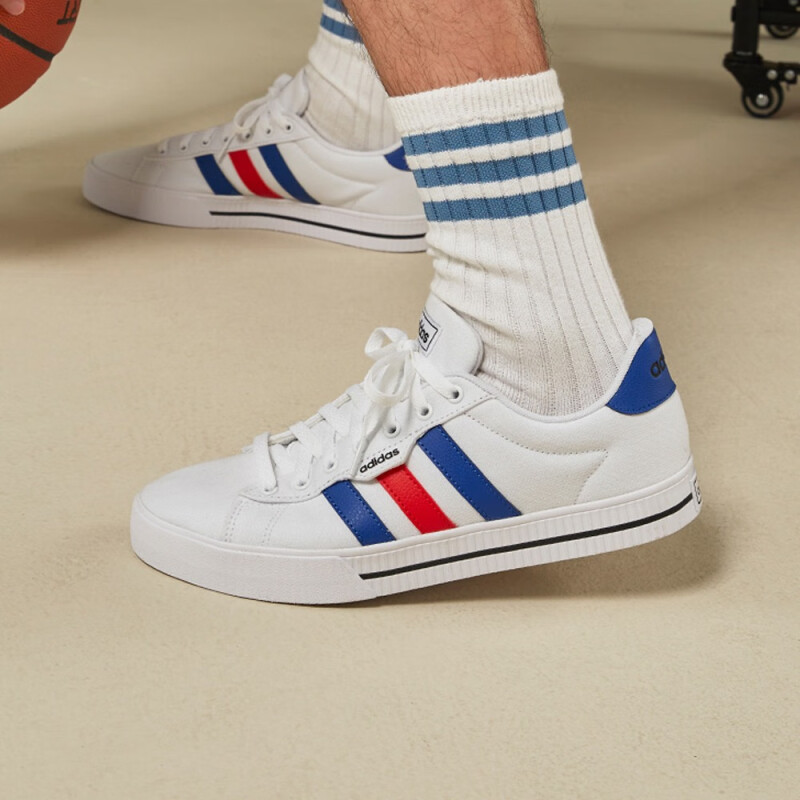 【現貨速發】adidas DAILY 3.0休閒籃球運動帆布鞋小白鞋男子阿迪達斯官方 白色/藍色/紅色 44(270mm