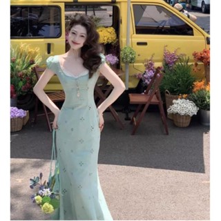 Xyzkuli法式刺繡刺繡花鏤空V領洋裝夏季收腰顯瘦長裙