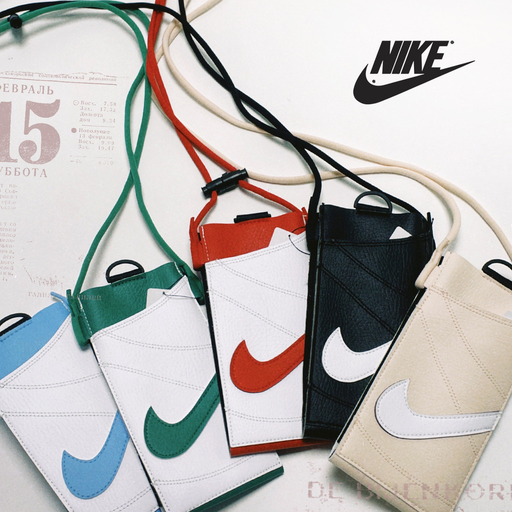 Nike 包包 Premium Phone 男女 任選 手機斜背包 皮革 頸掛 掛繩 [ACS] N1010036