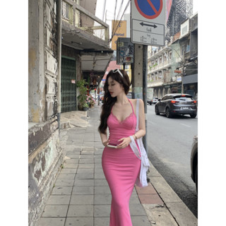 法式吊帶洋裝 蕾絲花邊掛脖吊帶連衣裙女 2024夏季新款 收腰緊身包臀裙 粉色辣妹魚尾長裙 性感內搭打底裙