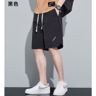 【HOT 本舖】男裝 冰絲運動短褲男生夏季2025休閒五分褲寬鬆籃球抽繩美式大褲衩