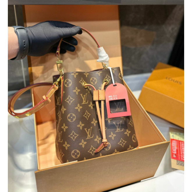 【禮盒】潮流女包 Lv皮革水桶包 高品質PVC手提包 奢華女士斜背包 M44022