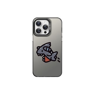 適用蘋果15Pro手機殼潮牌鯊魚iPhone14ProMax彩銀磨砂膚感13Pro高級感12噴火龍11妙蛙種子15plu
