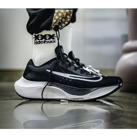耐吉 原創 Nike Zoom Fly 5 運動跑鞋男女休閒鞋黑/白 DM8968-001 尺碼 36-45