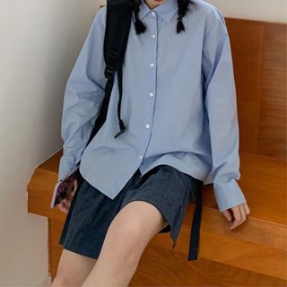 【HOT 本舖】 S-3XL 韓版 簡約打底襯上衣 純色單排扣 百搭長袖 寬鬆襯衫 學生女 藍色襯衣 衣服