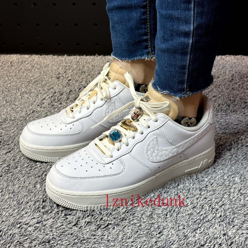 實拍 W NIKE AIR FORCE 1'07 LX全白寶石 鱷魚壓紋 解構鞋舌 AF1 CZ8101-100