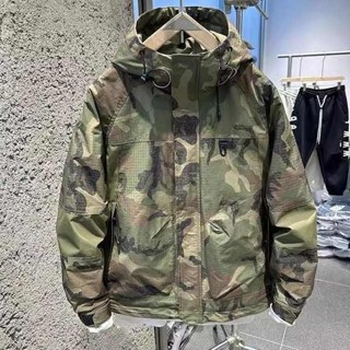 衝鋒戰士 衝鋒外套 衝鋒衣 Z家 戶外大口袋工裝迷彩連帽衝鋒衣外套男春秋新款時尚寬鬆上衣潮