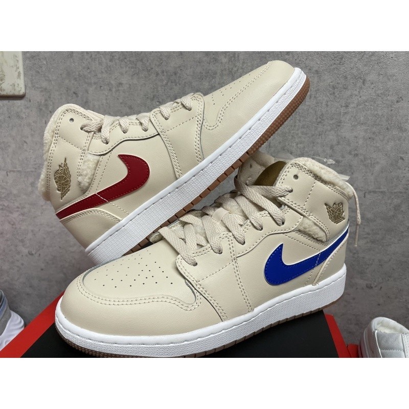 高品質 特價 Nike AIR JORDAN 1 MID 羊絨 鴛鴦 AJ1 米白 籃球鞋 紅勾 藍勾 DO2207-2