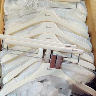 客製化 衣架 奶白色實木衣架 服裝店專用 兒童女裝防滑木質 木頭衣掛撐子 褲夾批髮