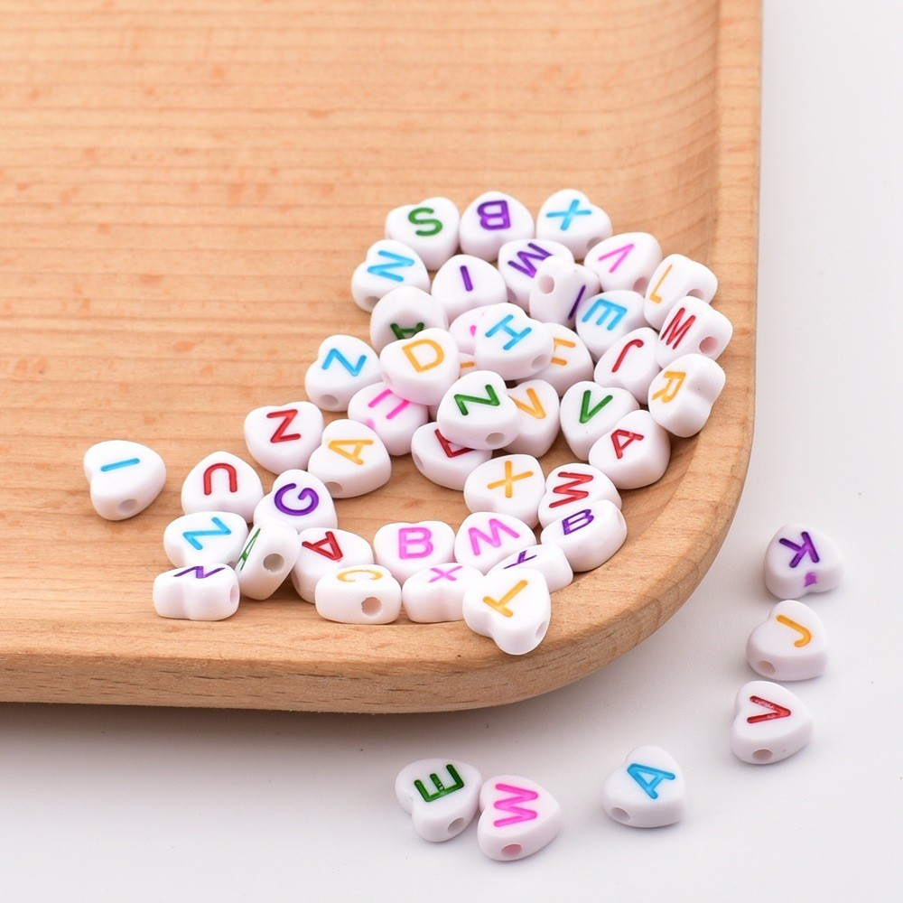 [p2s535]50pcs/lot 7*4*1mm DIY 亞克力字母珠心形白色背景彩色字母珠用於珠寶製作