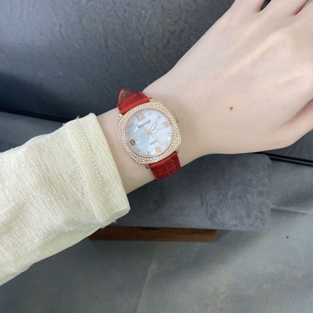 （$最流行$)韓國高級小眾品牌鑲鑽水鑽真皮紅色錶帶簡約貝母錶盤石英女士腕錶