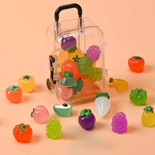 ～卡通樹脂diy配件～現貨 迷你 行李箱夜光水果蔬菜兒童過家家玩具網紅套盒草莓模擬食玩模型