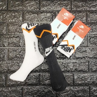 (Goddamn潮玩Store).正品Nike SNKR Sox閃電圖紋 黑白 2色 舒適 長襪(2入)