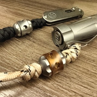 💥免運#夾心糖edc鈦閤金刀墜PEI掛墜鑰匙手電繩墜編繩掛扣三段式滑動解壓