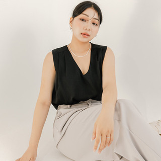 【PolyLulu】 MISS.氣質歐膩微光澤緞面雙打褶寬肩背心 中大尺碼上衣 黑色