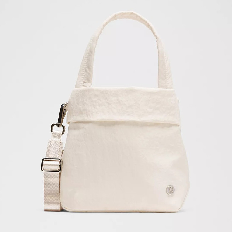 (Goddamn潮玩Store)加拿大運動第一品牌 LULULEMON On My Level Bag 5L單肩手提斜跨