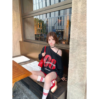美式辣妹斜肩大學T女秋季新款字母印花寬鬆慵懶風露肩長袖純欲上衣