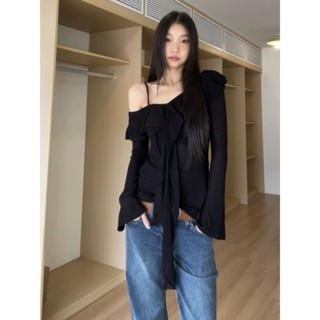 💖臺灣出貨💖 設計感斜領露肩上衣 長袖上衣 飄帶上衣 夏季黑色荷葉邊一字肩打底衫女 新款茶裡茶氣別緻露肩防曬吊帶上衣