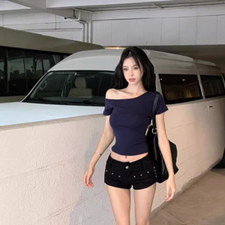 斜肩T恤女生 露肩短袖 短版上衣 性感露肚 大尺碼 緊身顯瘦版型 時尚百搭基本款 柔軟舒適