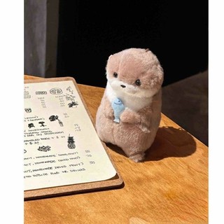 臺灣發貨 amuse可愛 小水獺 抱魚 毛絨 玩偶 掛件 公仔 禮物 熱銷書包掛件 吊飾 配飾 包包 可愛 創意 高顏值