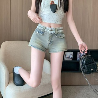 【HOT 本舖】 ~蕾絲拼接豐胯牛仔短褲女2025春夏季新款低腰緊身包臀褲