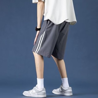 【hot 本舖】男裝 美式條紋休閒短褲男夏寬鬆潮牌冰絲速幹情侶五分褲男
