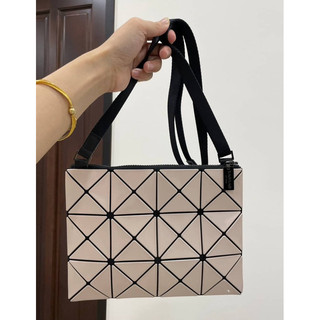 三宅一生 ISSEY MIYAKE 三宅一生 mini BAOBAO 亮面奶茶 三角格3x4小型 斜背包 肩背包 側背包