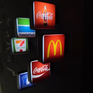 【24小時出貨】 M字可樂迷你冰箱貼 磁吸LED燈文創擺件 立體3D網紅款 家居裝飾小物 便攜可愛