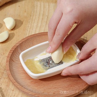 低價👉【1802人好評】日本進口不銹鋼廚房多功能磨泥器新款傢用款蒜蓉生薑研磨薑泥神器 d k e w