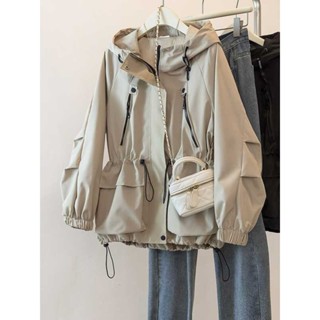 【Season Wardrobe】大碼設計感小眾寬鬆衝鋒衣外套女春季胖mm顯瘦高級感氣質連帽上衣