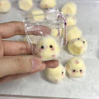 2件/多件qq玩小雞捏鑰匙扣擺件送閨蜜寶寶掛件慢回彈減壓玩具tpr軟迷你小雞鑰匙圈兒童節禮物