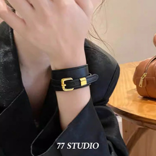 【店鋪熱銷】黑色高階寬版皮革手環女款小眾設計高階感金屬皮帶扣手飾手鍊女生