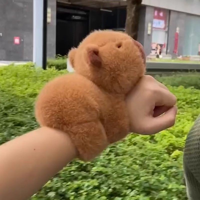 爆款網紅卡皮巴拉啪啪圈水豚啪啪手環動物毛絨玩具啪啪圈批髮