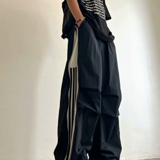 【HOT 本舖】男裝 三條槓衝鋒褲子男夏季美式戶外機能防水登山褲子痞帥寬鬆休閒長褲