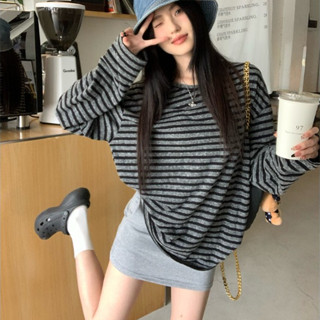 條紋長袖女生 T恤 韓版 大尺碼女裝 韓國女裝 秋冬女裝 長袖上衣 複古條紋印花 舒適圓領 寬鬆顯瘦版型