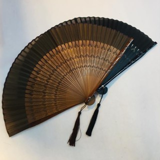 💯臺灣出貨#6.5寸加大竹佈扇凈麵黑藍咖色花邊鵰22CM送扇套竹扇日式和風扇子