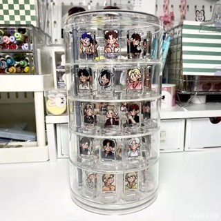 小寶藏🩵小立牌旋轉收納盒 亞克力透明展示架迷你立牌收納桌面防塵多層星卡盒子 卡膜收納盒 吧唧小卡收納盒 展示盒 雜物盒