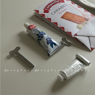 臺灣發貨-鑰匙扣擠牙膏神器手動金屬鋅合金不鏽鋼手霜擠壓器牙膏夾家用